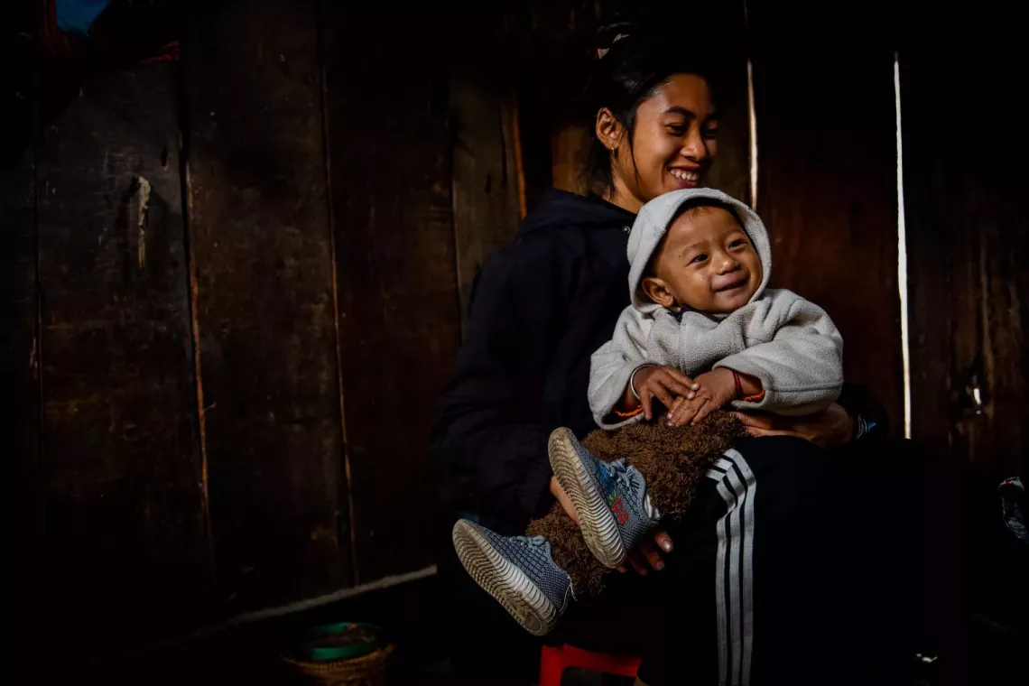L&ograve; Đức Tuấn (1) and his mother, L&ograve; Thị Linh, (19) from Vietnam smile at home. He's been vaccinated against measles through a UNICEF-supported team that brings vaccinations to hard-to-reach places.