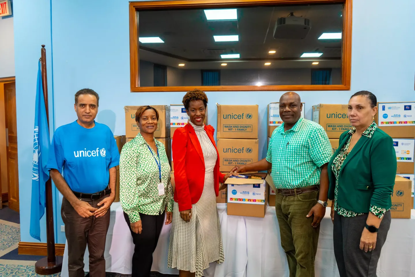 UN and Graydon officials 