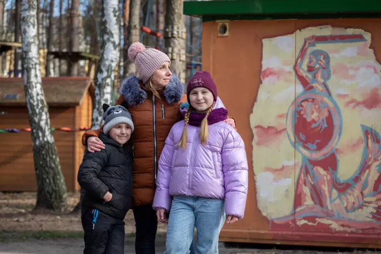 Family from Ukraine, who fled to Poland after the escalation of war. 40-year-old Eleonora and her 10-year-old daughter Alisa and 6-year-old son Timur (who has special needs) dream about renting an apartment and buy a car.