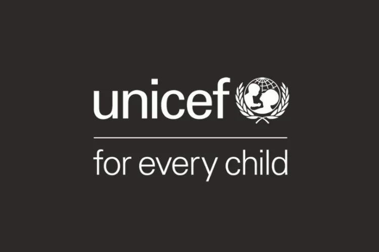 UNICEF logo with black fond