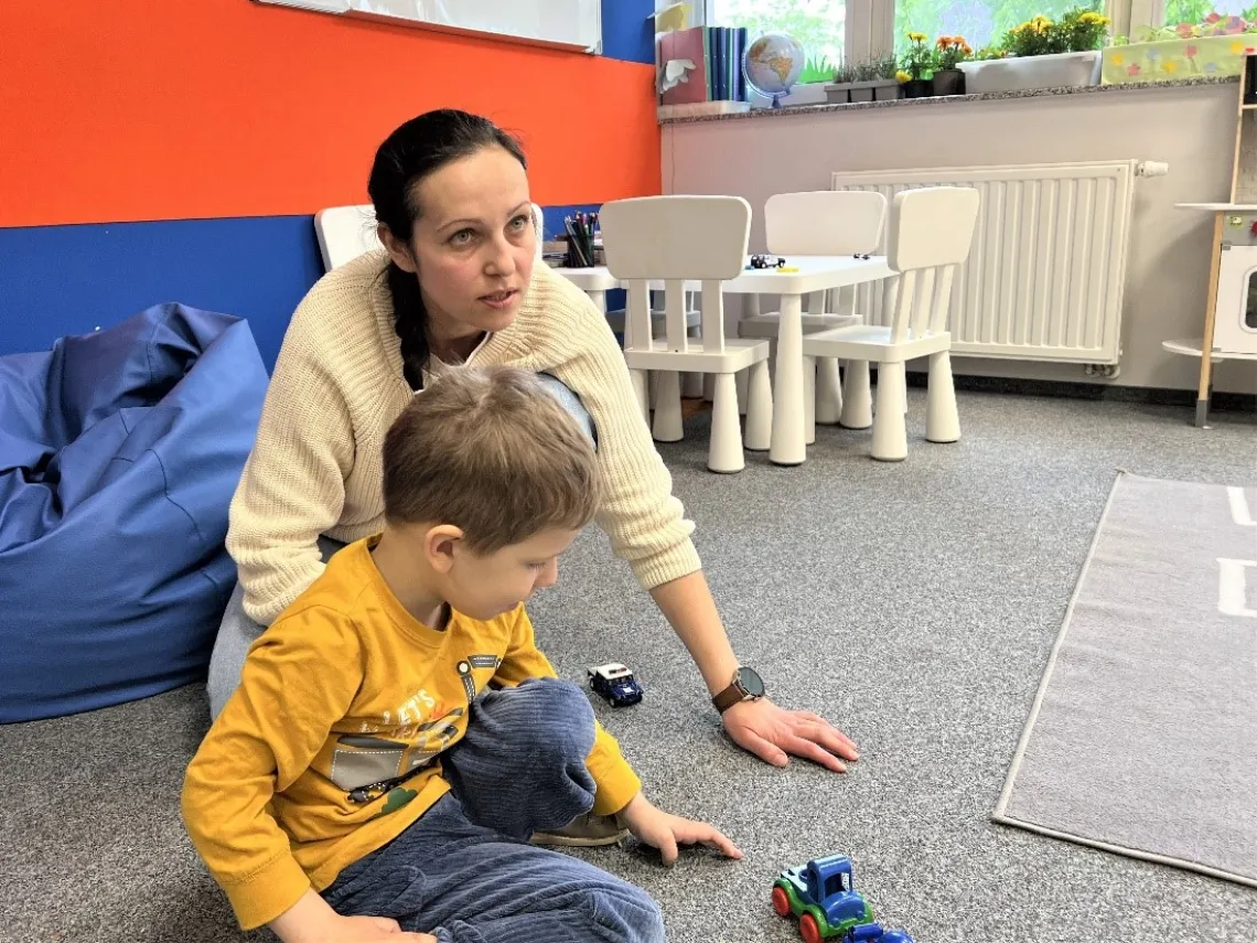 Play, care and community for refugee families | UNICEF Europe and ...