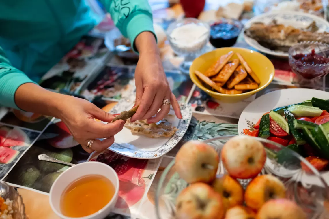 Eating a diet with plenty of fruits and vegetables can help children, including teenagers, to feel more energized. 