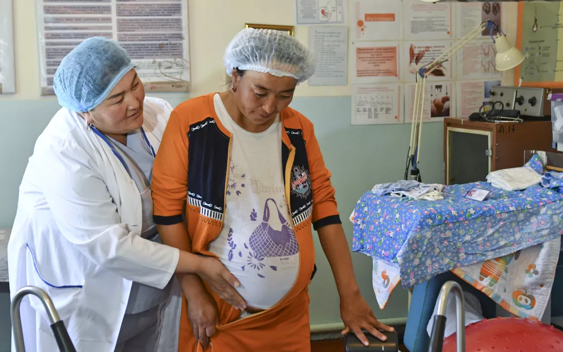 Dr. Baktygul attends to a 33-year old lady who is ready to deliver her fifth child.