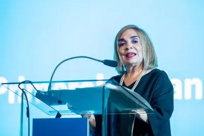Luz &Aacute;ngela Melo