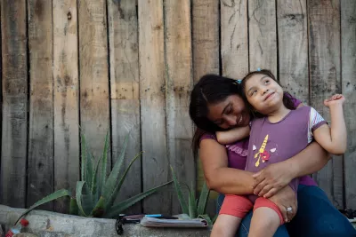 &ldquo;Pas&eacute; de reportar casos de COVID-19 en mi barrio a vivirlo en mi familia&rdquo;: vigilante comunitaria