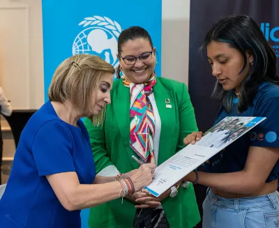 Con la academia