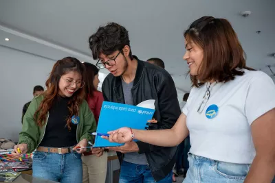 Con los j&oacute;venes