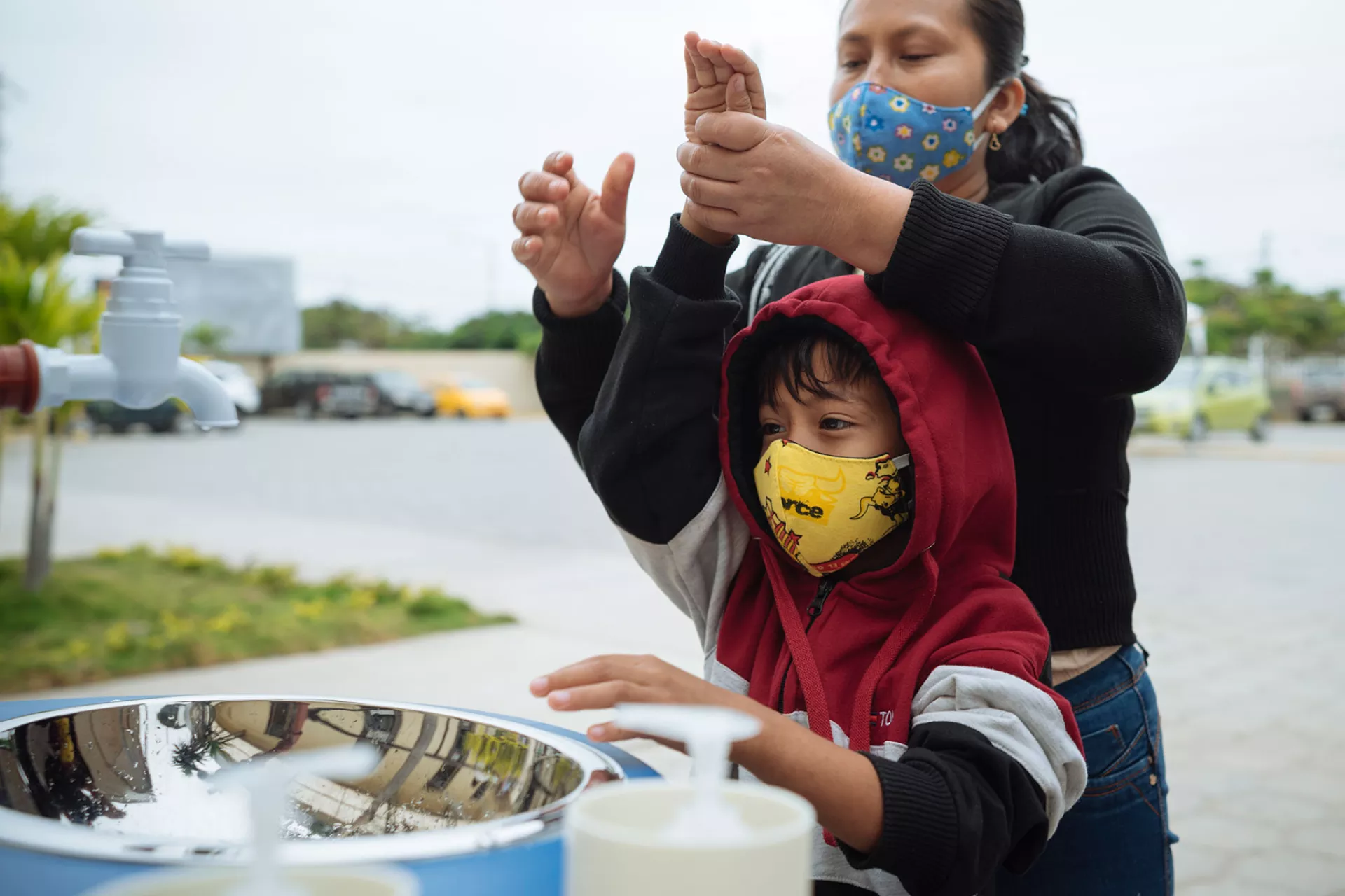 ORBIA y UNICEF donan lavabos para promover el lavado de manos en Ecuador
