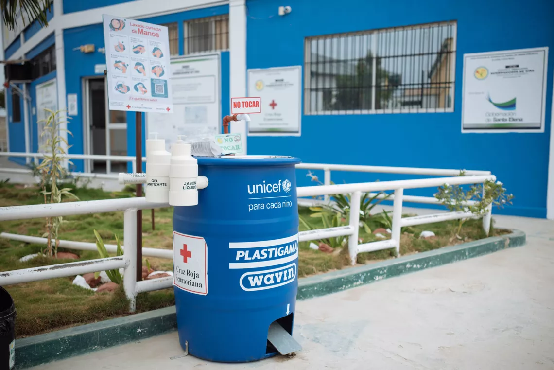 ORBIA y UNICEF donan lavabos para promover el lavado de manos en Ecuador