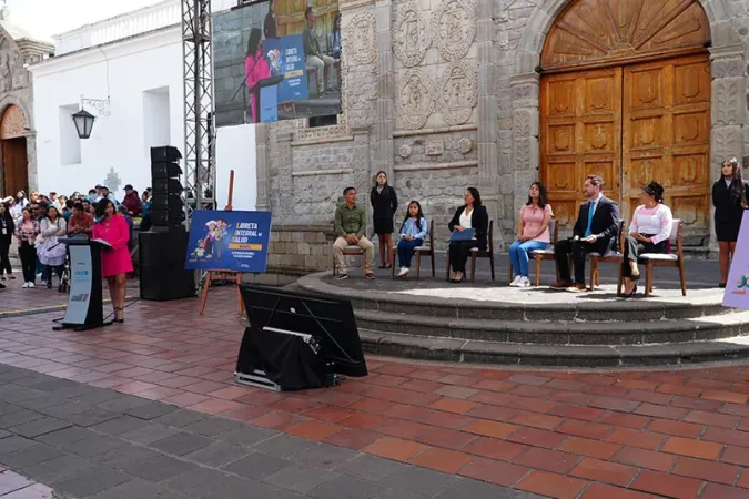 Ecuador present&oacute; la nueva Libreta Integral de Salud para fortalecer la salud de mujeres embarazadas, ni&ntilde;as y ni&ntilde;os