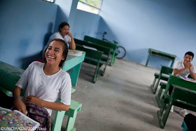 Karen Millinyalli, 19 a&ntilde;os, sonr&iacute;e al escuchar a Dolores Espinoza