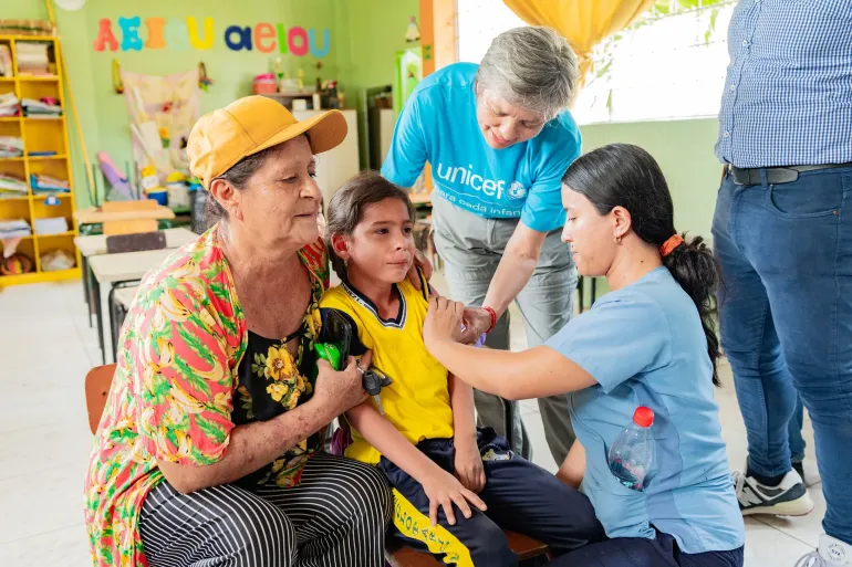 Acciones en la frontera sur y campa&ntilde;a nacional refuerzan la vacunaci&oacute;n infantil en Ecuador