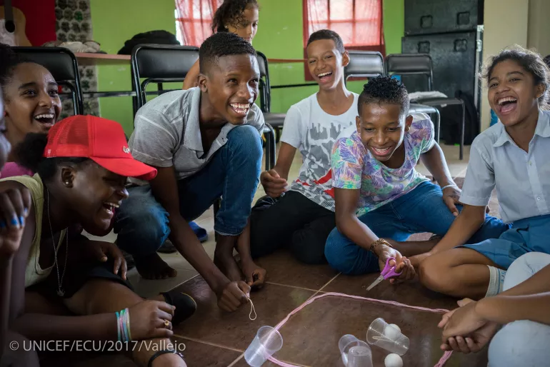 Ejercicio de trabajo en equipo en el taller "Prevenci&oacute;n de la violencia en ni&ntilde;os, ni&ntilde;as y adolescentes