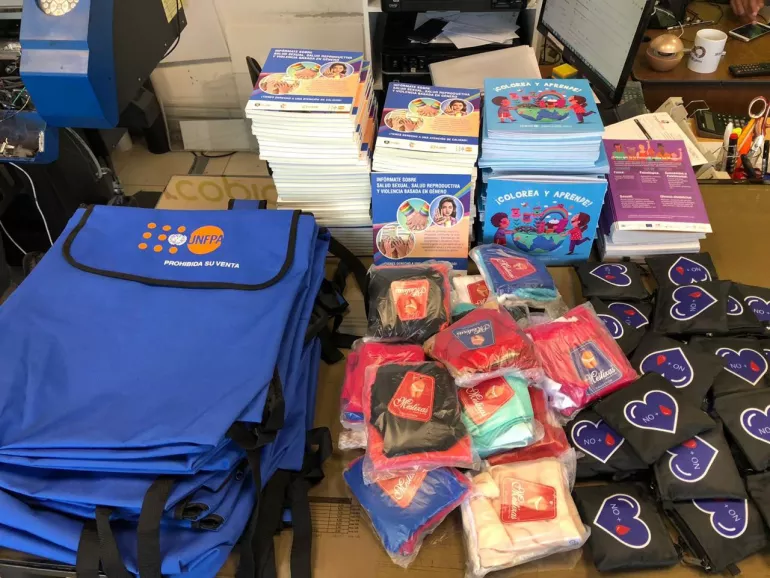 UNFPA y UNICEF entregaron 1.000 Kits de Dignidad para mujeres que han sufrido violencia basada en g&eacute;nero