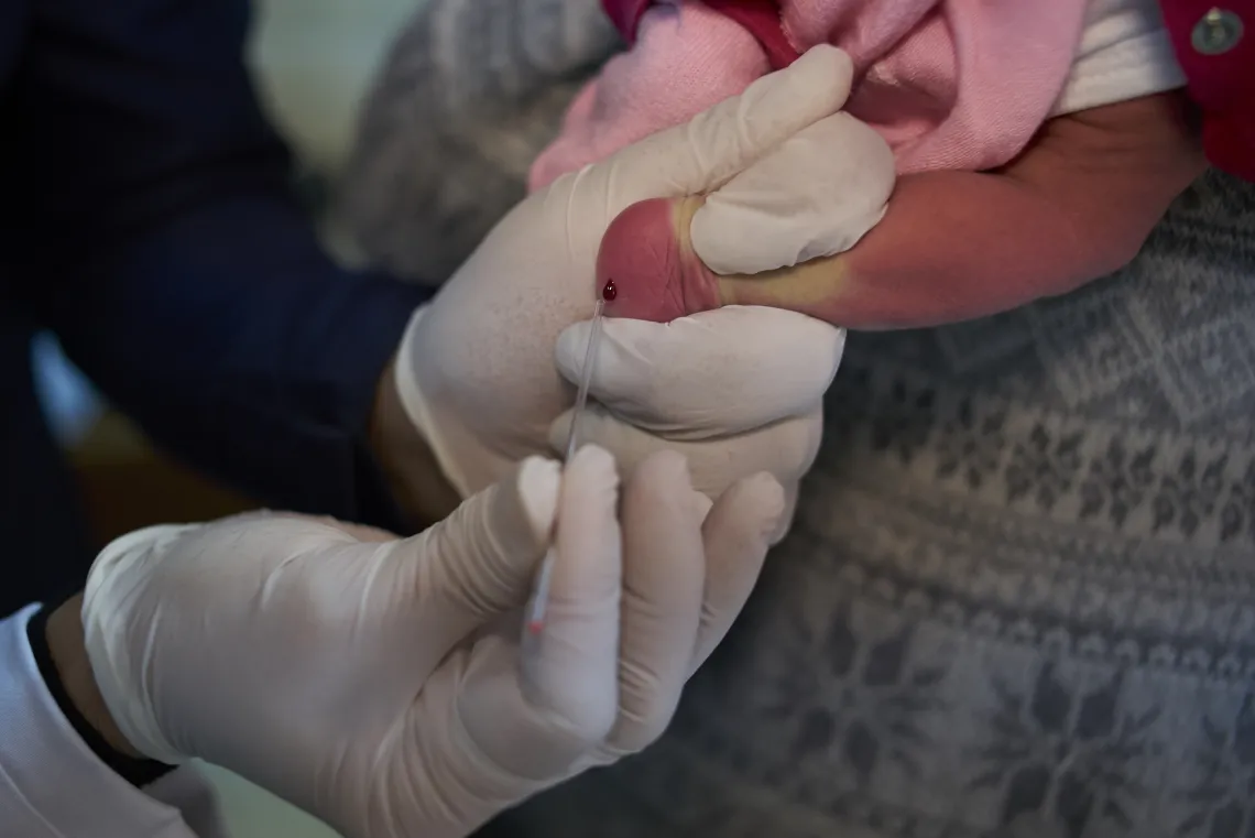At the same time, another heel blood sample is taken and analyzed onsite at the PHU lab for serum bilirubin levels.&nbsp;