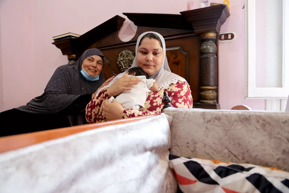 بعد أن كادت تفقد الأمل، أسماء تنجح في إرضاع طفلها بمساعدة ممرضة من الوحدة الصحية