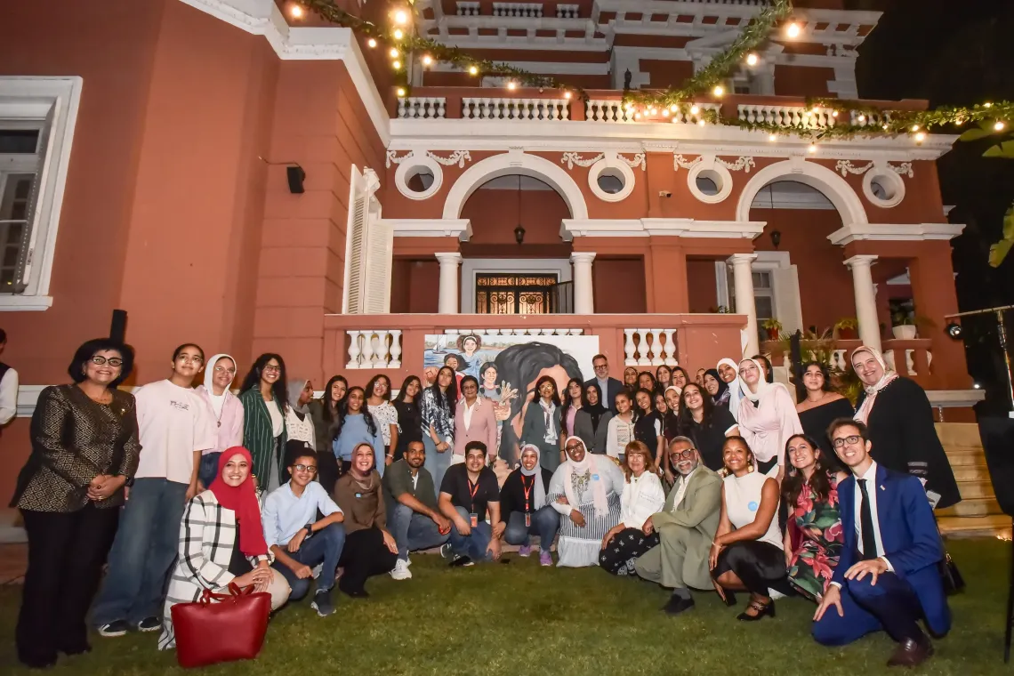 Inviduals, partners and VIPs posing for a group photo