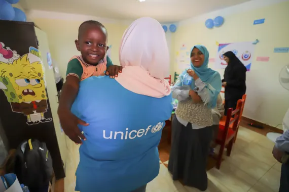 UNICEF provides humanitarian assistance to families & children arriving at the Egyptian-Sudanese borders