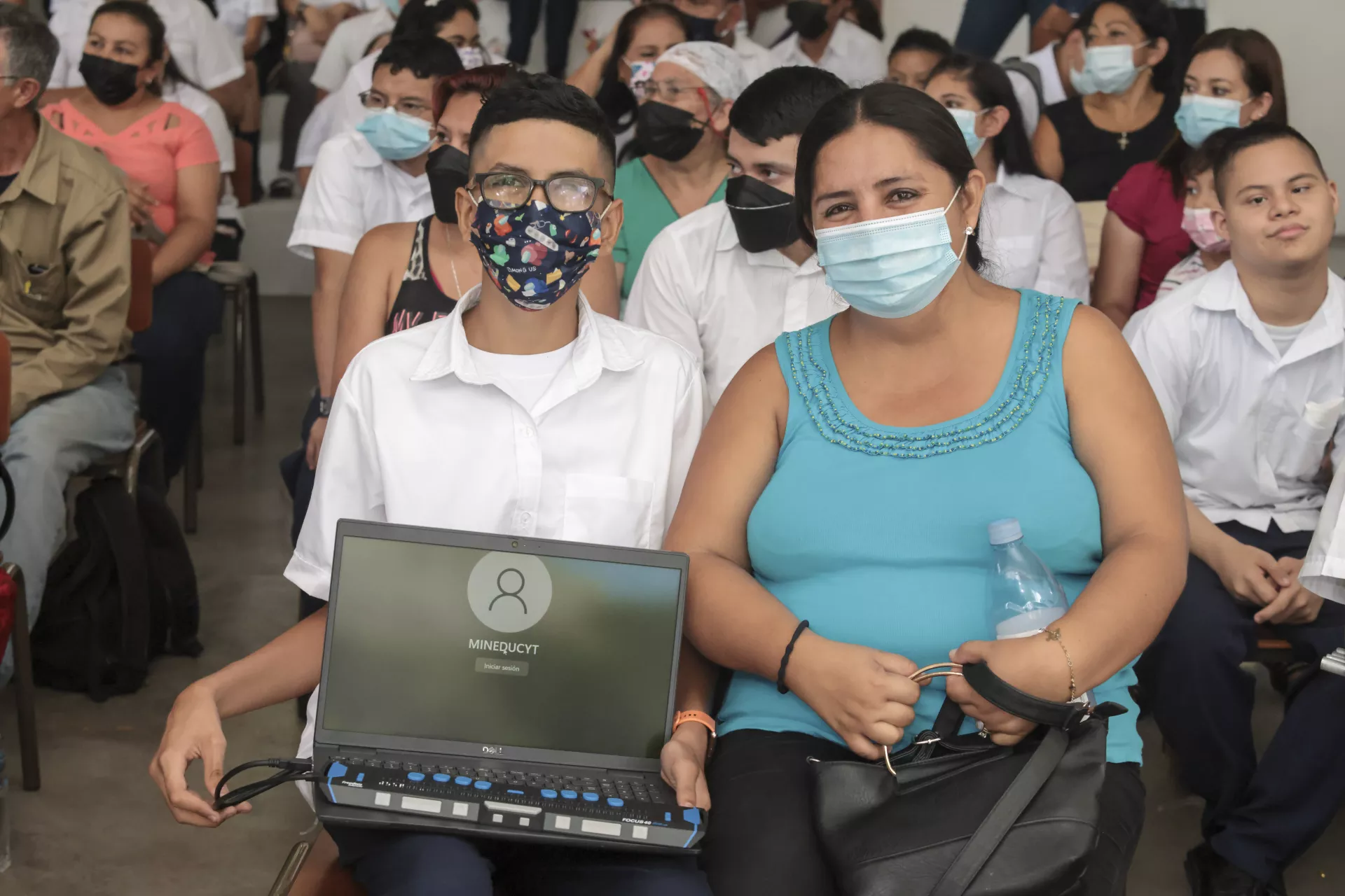 El Salvador avanza en el cierre de la brecha digital entre la poblaci&oacute;n estudiantil con discapacidad