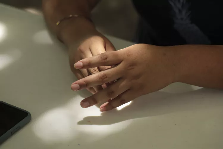 La violencia a la que se ven expuestas muchas familias salvadore&ntilde;as es una de las causas que m&aacute;s ha incidido en su decisi&oacute;n de migrar, as&iacute; como la falta de oportunidades y la exclusi&oacute;n social, la alta deserci&oacute;n escolar, y las restricciones de movimiento entre comunidades por el control territorial de las maras (DIGESTYC, 2016).