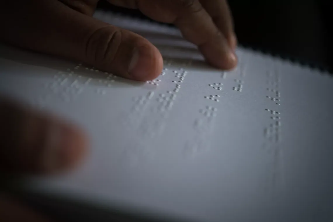 Gu&iacute;a de vacunaci&oacute;n con texto en Braille
