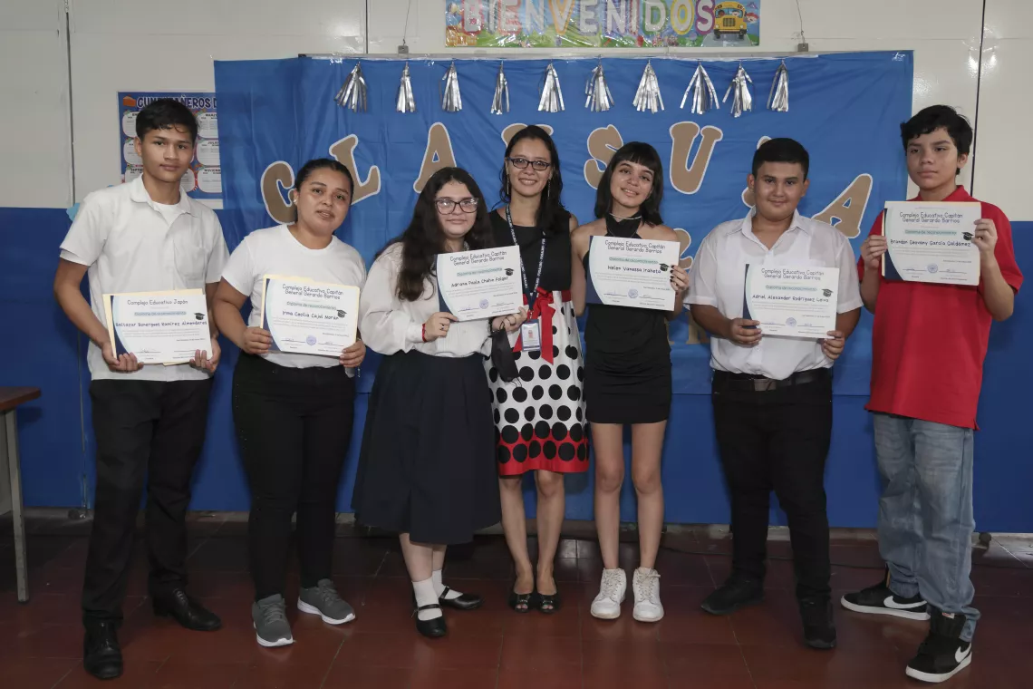 Con la implementaci&oacute;n de la modalidad educativa de Educaci&oacute;n acelerada virtual, UNICEF, en apoyo al MINEDUCYT, contribuye a que estudiantes en condici&oacute;n de vulnerabilidad puedan continuar sus estudios. 