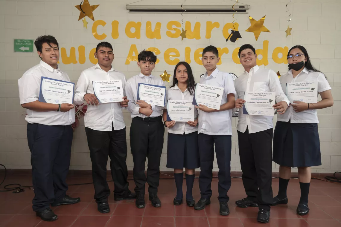 Con la implementaci&oacute;n de la modalidad educativa de Educaci&oacute;n acelerada virtual, UNICEF, en apoyo al MINEDUCYT, contribuye a que estudiantes en condici&oacute;n de vulnerabilidad puedan continuar sus estudios. 