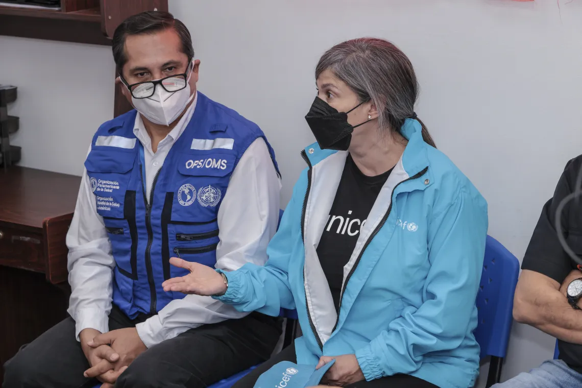 En El Salvador, bajo una estrategia que potencia el trabajo de promotores de salud, la campa&ntilde;a &ldquo;Ponte al D&iacute;a&rdquo; del Ministerio de Salud de El Salvador, apoyada por UNICEF OPS/OMS, lleva las vacunas directamente a las familias.