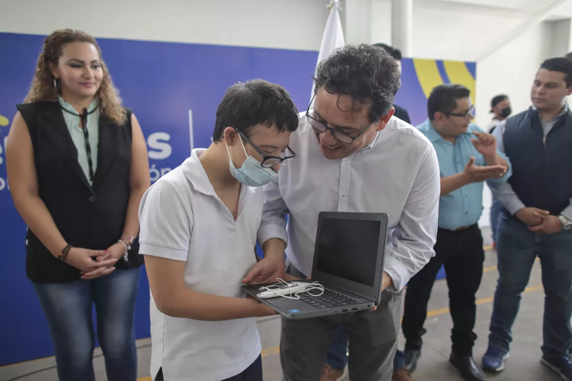 El Salvador avanza en el cierre de la brecha digital entre la poblaci&oacute;n estudiantil con discapacidad