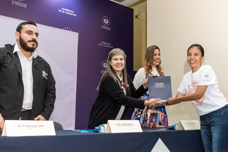 asesores y consejeros en lactancia materna a nivel nacional.