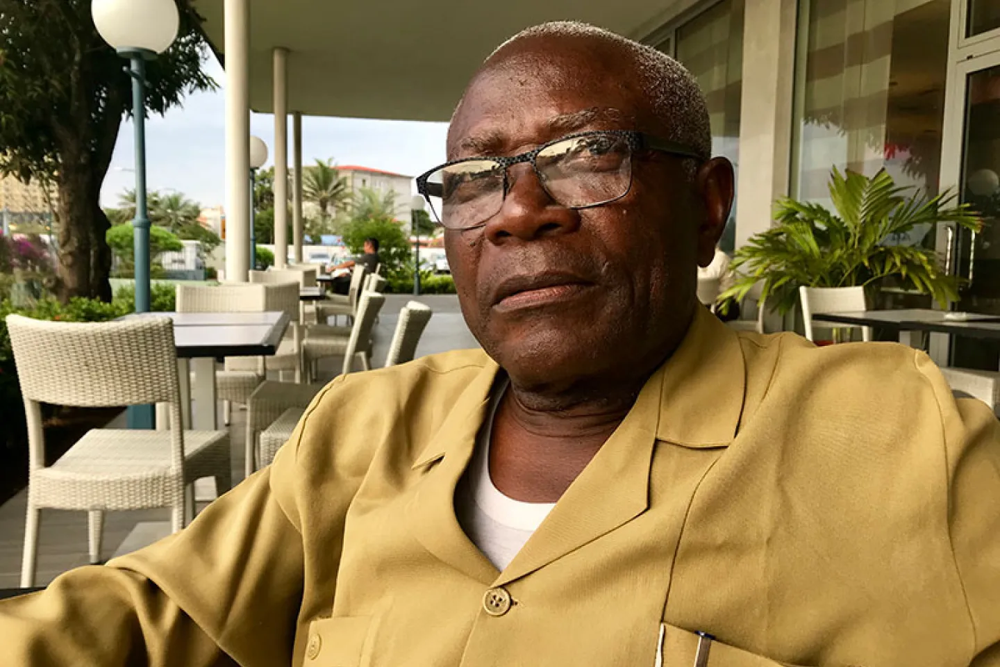 Don Pelayo Aseko Mba en la terraza donde nos encontramos