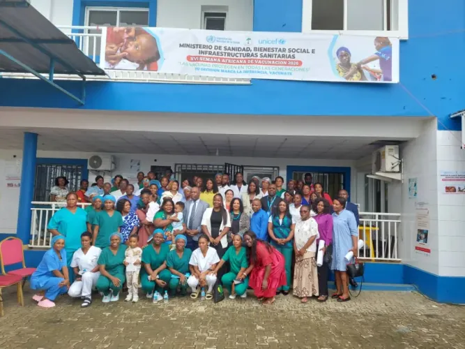 UNICEF/Guinea Ecuatorial/Antonia Toichoa &ndash; Foto tomada durante el trascurso del evento. En frente, a la derecha, el Fiscal General del Estado, Anatolio Nzang Nguema y a la izquierda, la Representante de UNICEF, Shelly N. Abdool-Zerezeghi