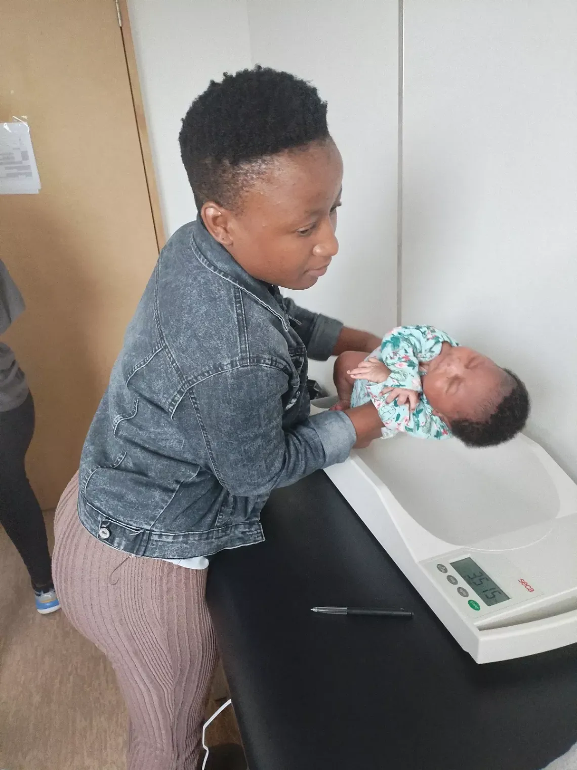 Poeletso, 23, is a peer mentor who supports adolescent and young mothers in Limpopo, South Africa. 