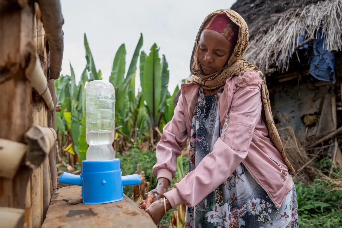A women washing her hand with Sato Slab 