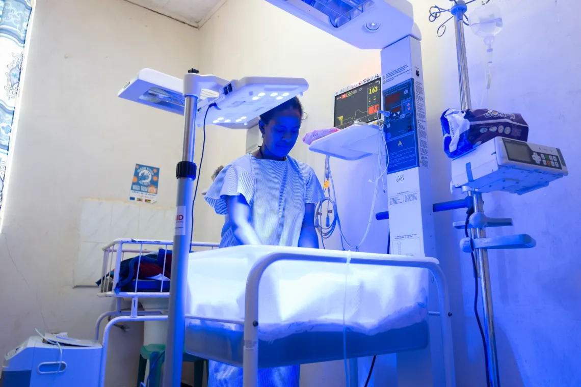 A health worker monitoring the status of a premature baby