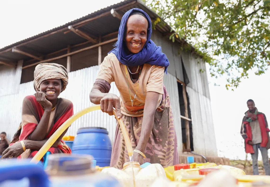 A women filling her jerry can with water