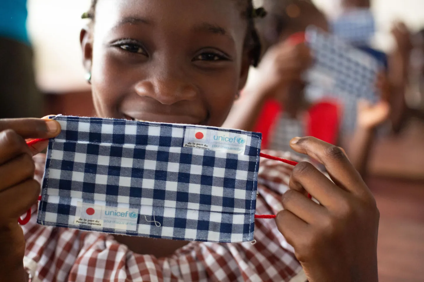 To protect children against Covid-19, UNICEF distributed hand-made washable masks at Adjahui school, in Abidjan, southern C&ocirc;te d'Ivoire. This was made possible with the support of the Japanese fund.