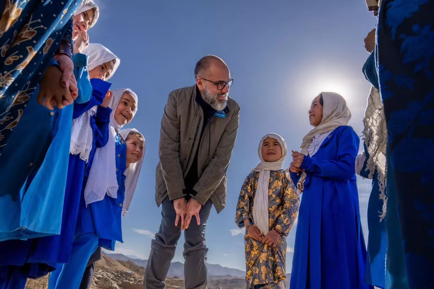 Nays&aacute;n Sahba, Director of the UNICEF Division of Global Communication and Advocacy, interacts with a girl while playing games with students at a community-based education site in the centre of Daikundi province, Afghanistan.