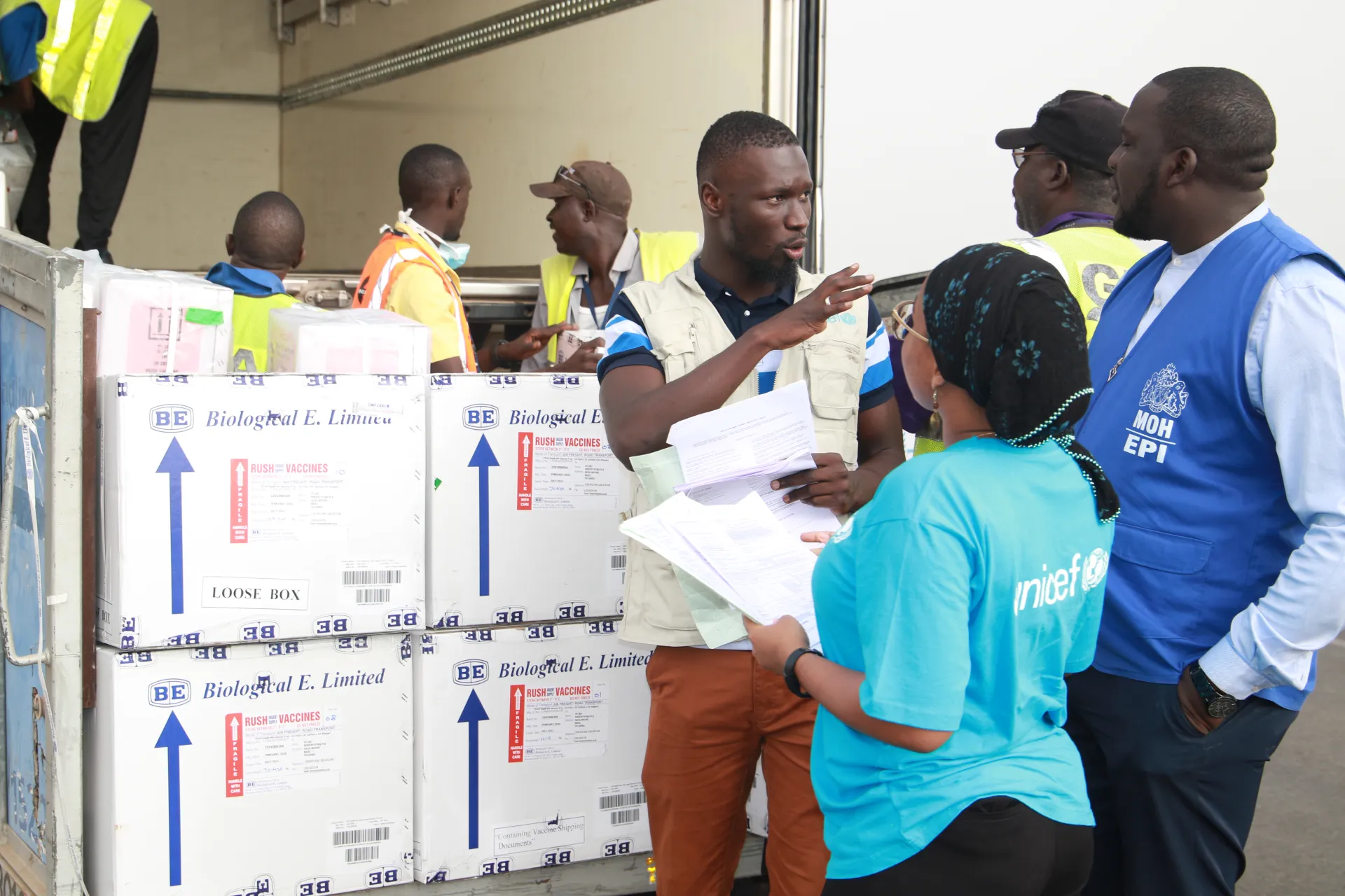 UNICEF and government staff receive vaccine supplies at airport