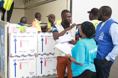 UNICEF and government staff receive vaccine supplies at airport