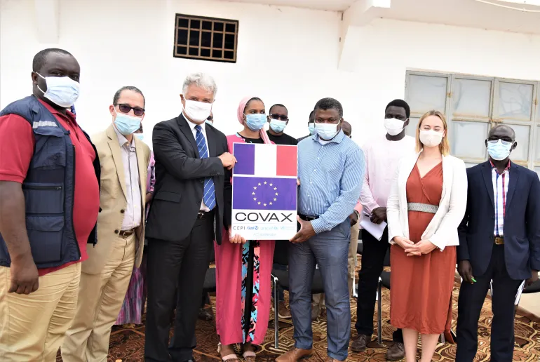 Health Minister, French Ambassador, UNICEF Rep and others present vaccines donated by France