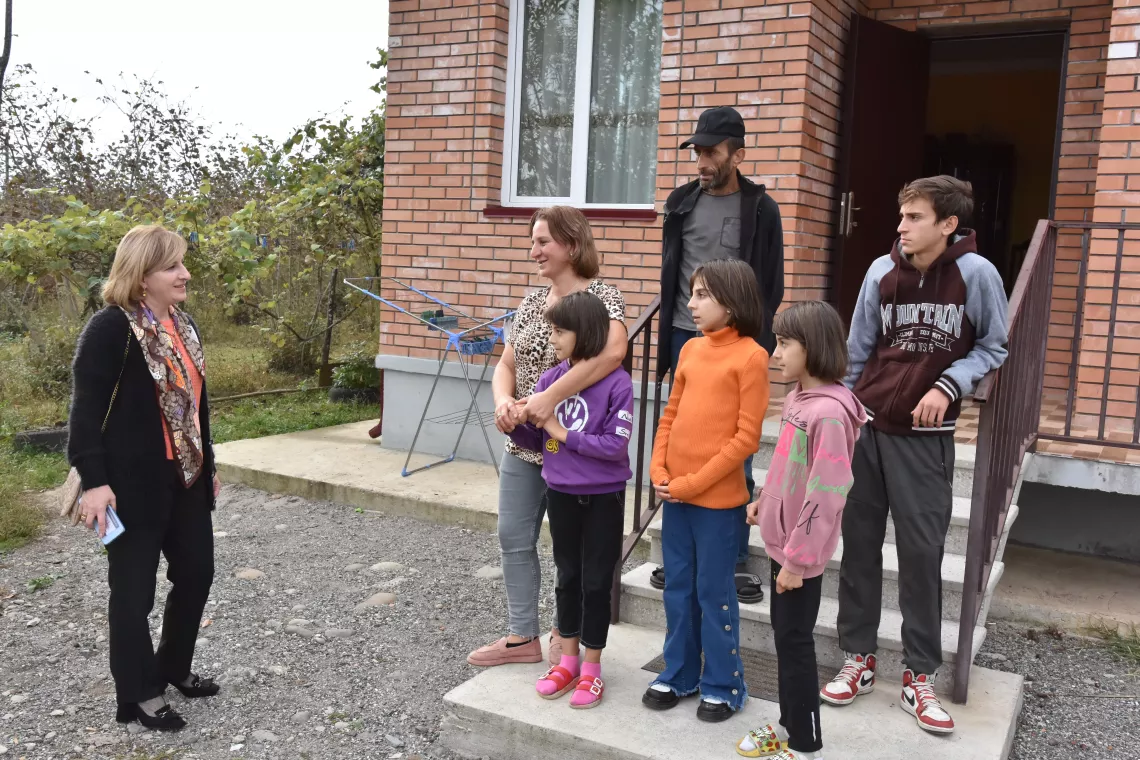Social Worker Ia Ekhvaia talking with the family