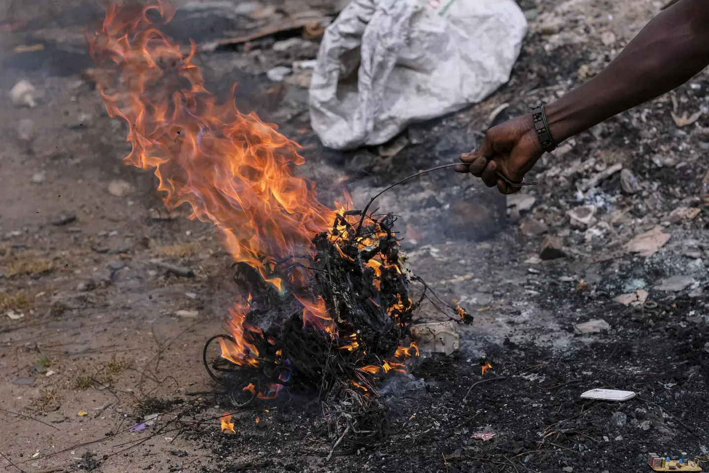 A picture of a burning trye 