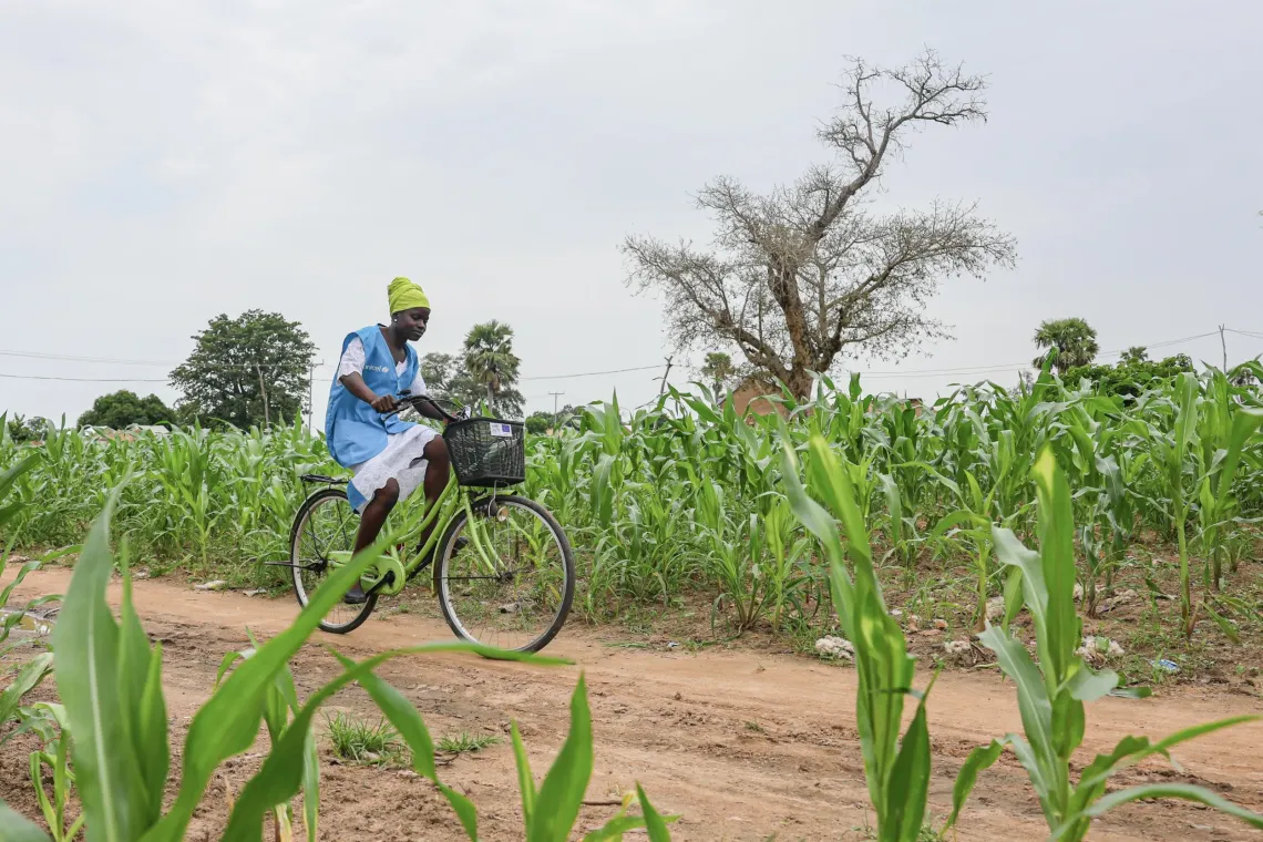 Community volunteer, Afuugu Avokbnu, is on her way to a home visit in Tarikom, Upper East Region of Ghana.