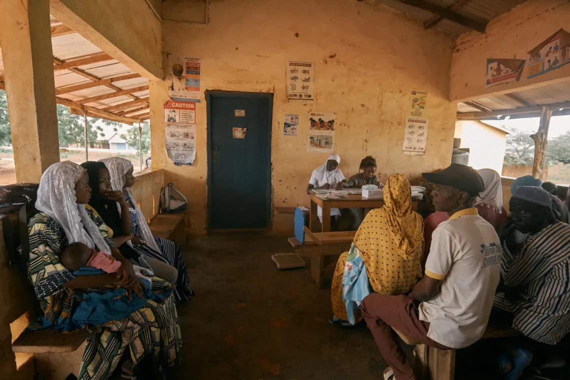 Families gathered at the Nagboo CHPS compound near Nalerigu for a maternal and child health session, part of the UNICEF and KOICA CHPS+ Project, which strengthens primary care across northern Ghana.