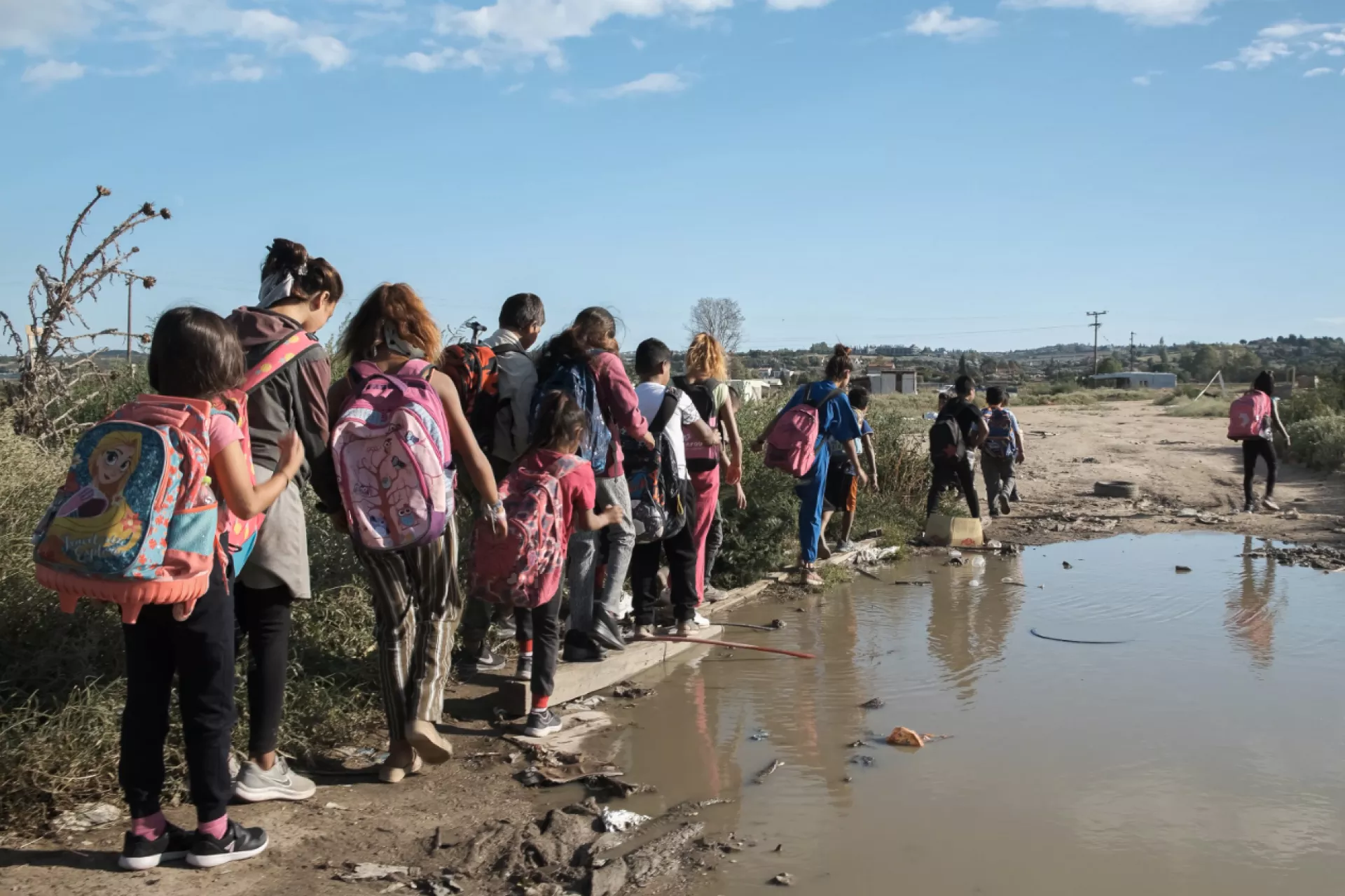 &Pi;&alpha;&iota;&delta;&iota;ά &Rho;&omicron;&mu;ά &pi;&eta;&gamma;&alpha;ί&nu;&omicron;&upsilon;&nu; &sigma;&tau;&omicron; &sigma;&chi;&omicron;&lambda;&epsilon;ί&omicron; &pi;&epsilon;&rho;&nu;ώ&nu;&tau;&alpha;&sigmaf; &mu;έ&sigma;&alpha; &alpha;&pi;ό &sigma;&kappa;&omicron;&upsilon;&pi;ί&delta;&iota;&alpha; &kappa;&alpha;&iota; &lambda;&alpha;&sigma;&pi;ό&nu;&epsilon;&rho;&alpha;.