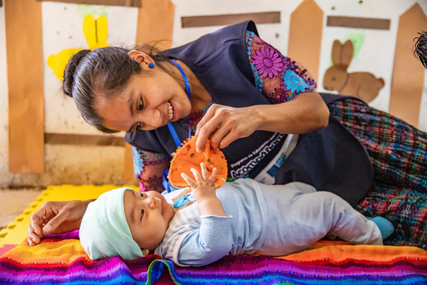 ni&ntilde;o en centro de estimulaci&oacute;n temprana