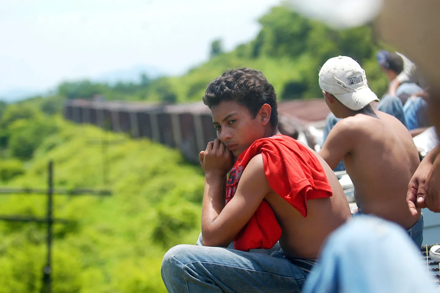 adolescentes migrantes en el tren la bestia