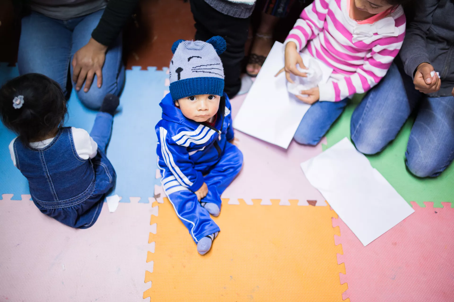 ni&ntilde;o en centro de estimulaci&oacute;n temprana