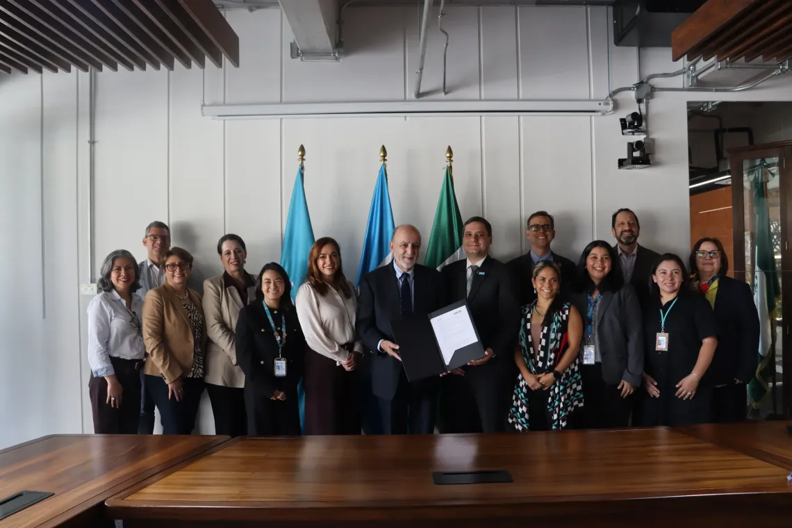 Firma UVG y UNICEF